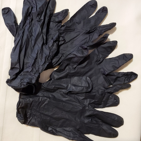 Gloves - Picture 2 of 3